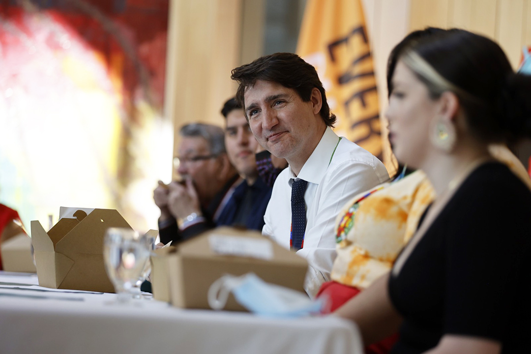Prime Minister Justin Trudeau visited the University of Saskatchewan to meet with members of the campus community, including students, at the Gordon Oakes Red Bear Student Centre. (Photo: David Stobbe/USask)